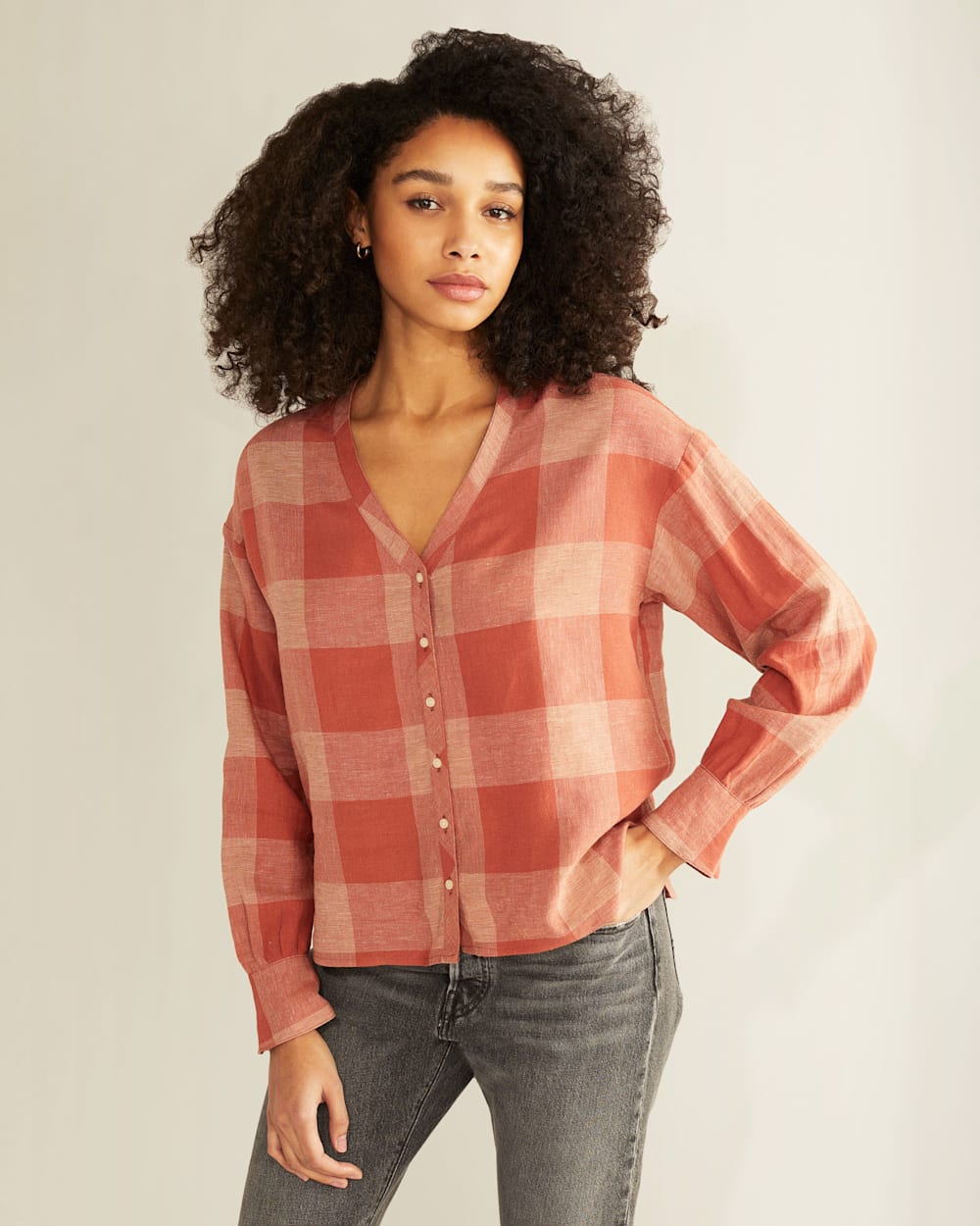 ALTERNATE VIEW OF WOMEN'S AMELIA V-NECK SHIRT IN REDWOOD/IRISH CREAM CHECK image number 4