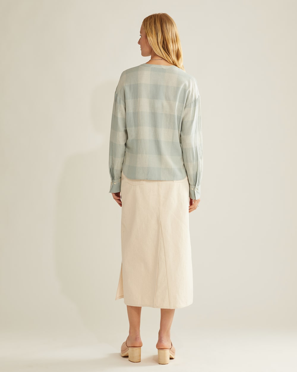 ALTERNATE VIEW OF WOMEN'S AMELIA V-NECK SHIRT IN SILVER BLUE/SANDSHELL CHECK image number 3