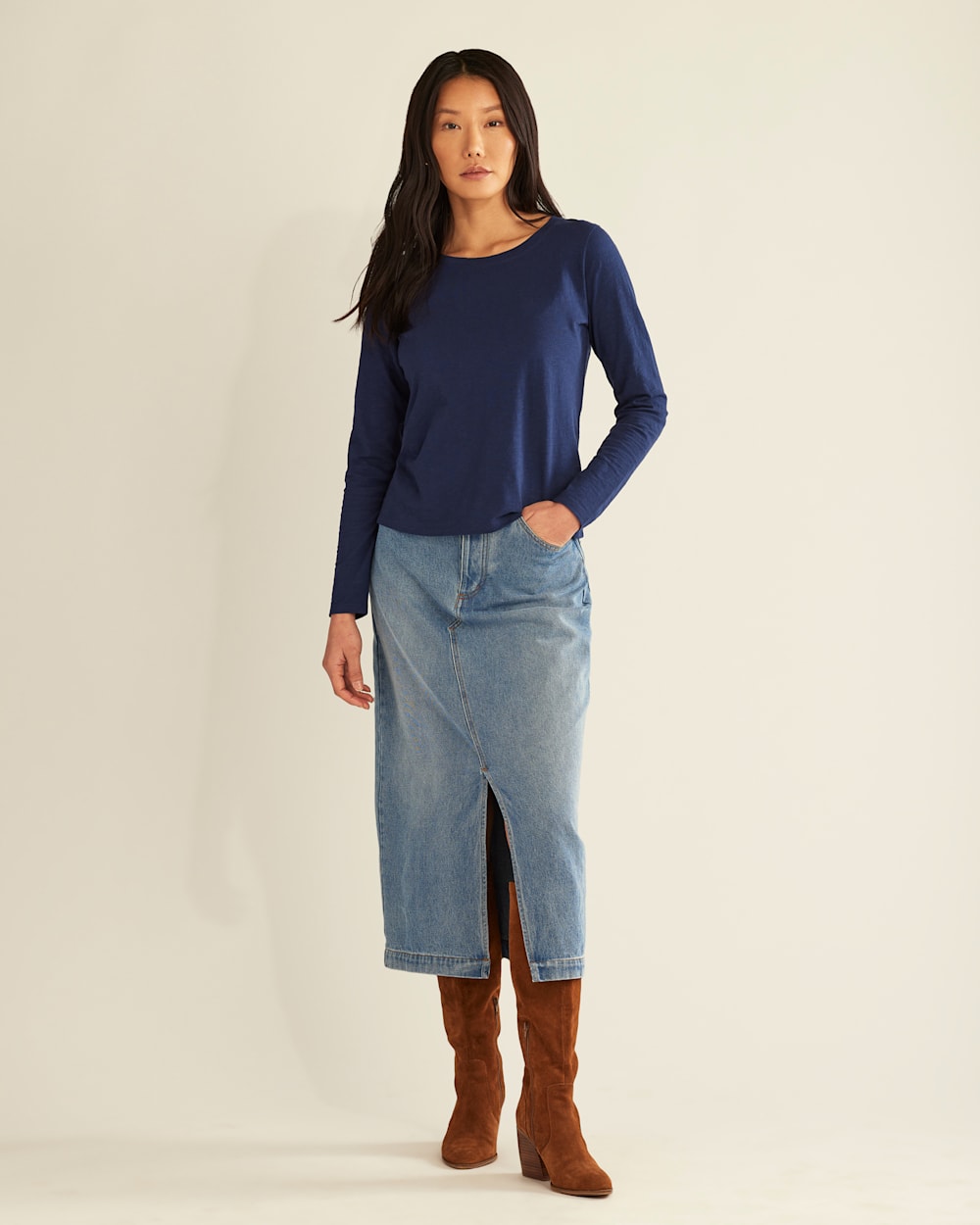 WOMEN'S LONG-SLEEVE COTTON SLUB TEE IN INDIGO image number 1
