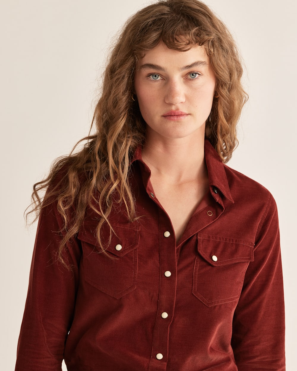 ALTERNATE VIEW OF WOMEN'S CORDUROY GAMBLER SHIRT IN FIRED BRICK image number 4