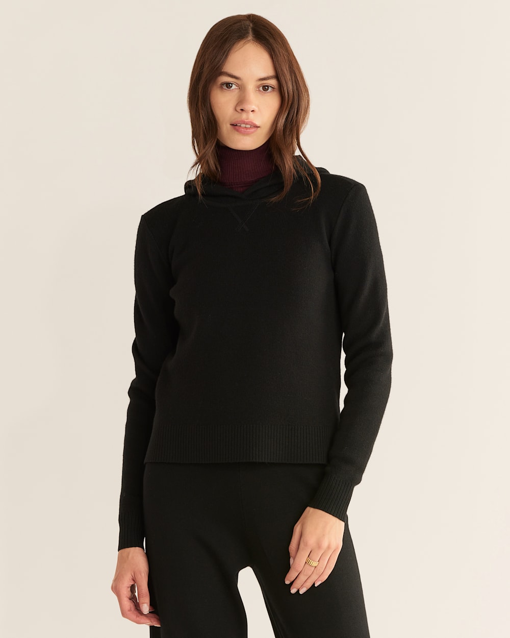 WOMEN'S MERINO PULLOVER HOODIE IN BLACK image number 1