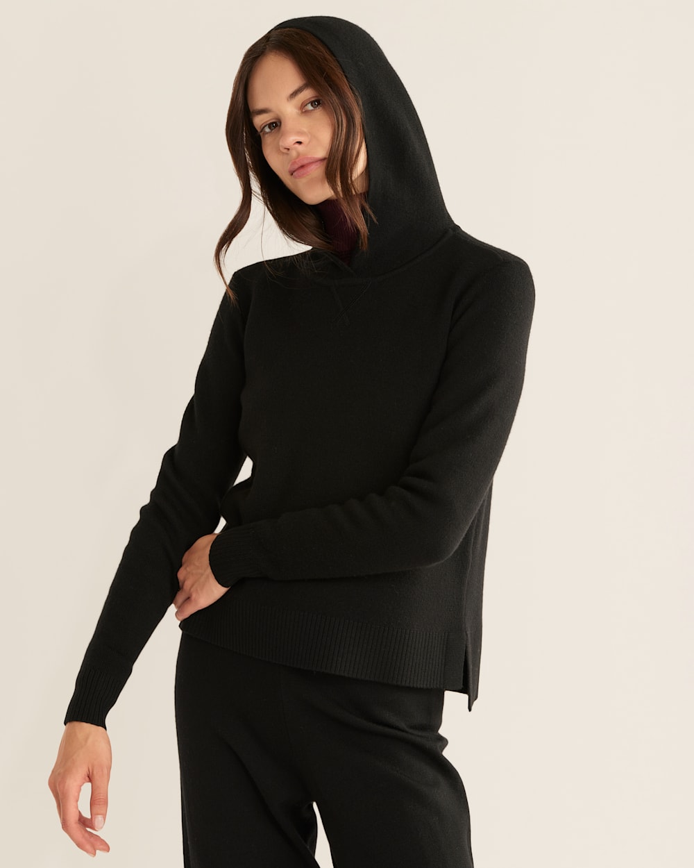 ALTERNATE VIEW OF WOMEN'S MERINO PULLOVER HOODIE IN BLACK image number 4