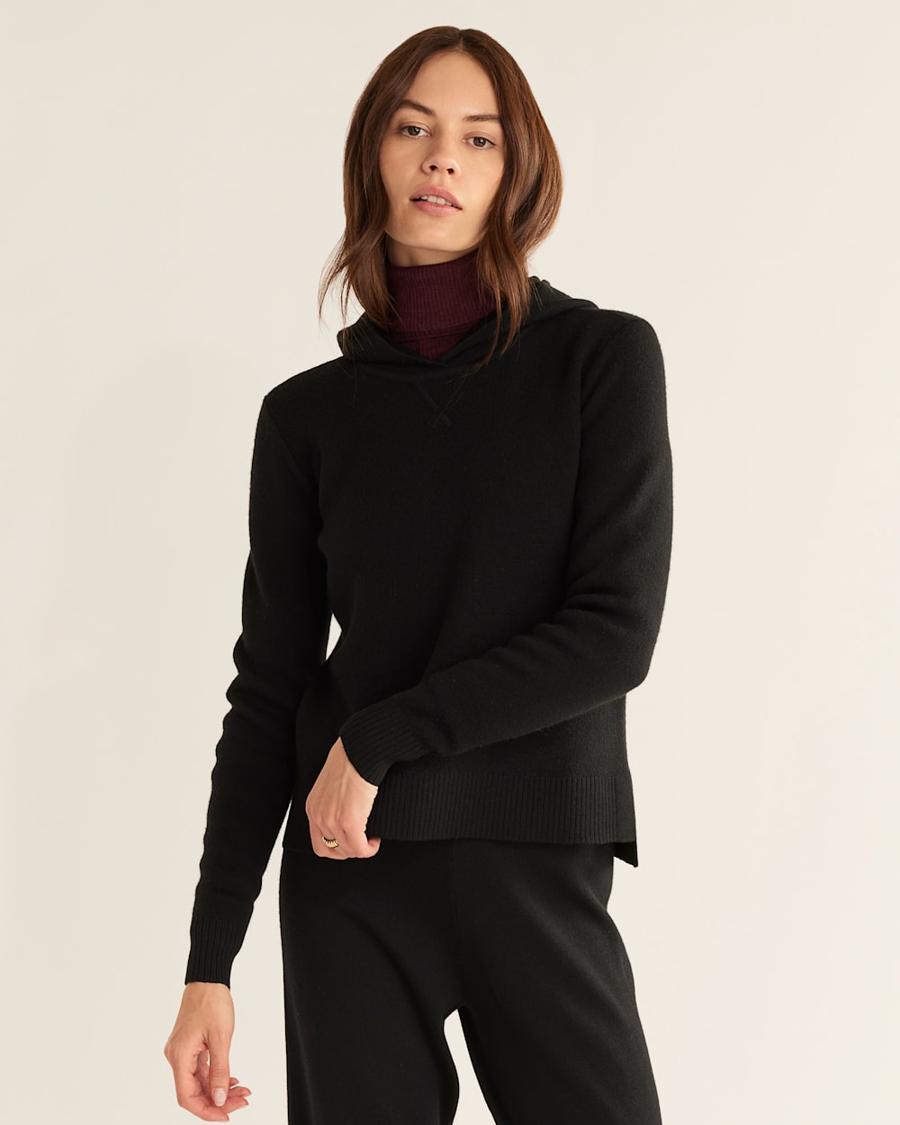 ALTERNATE VIEW OF WOMEN'S MERINO PULLOVER HOODIE IN BLACK image number 5