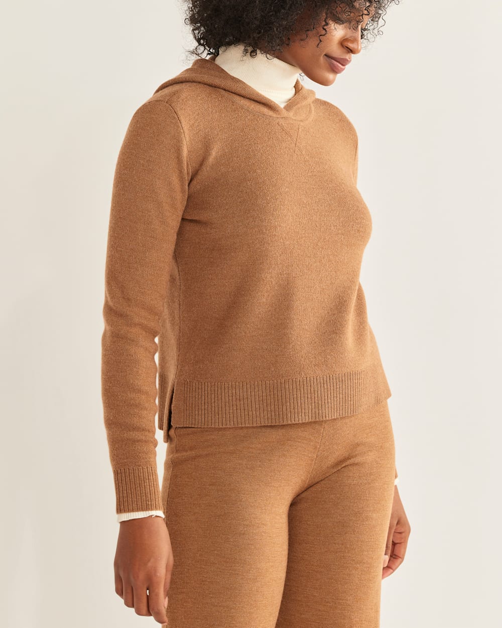 ALTERNATE VIEW OF WOMEN'S MERINO PULLOVER HOODIE IN CAMEL HEATHER image number 5