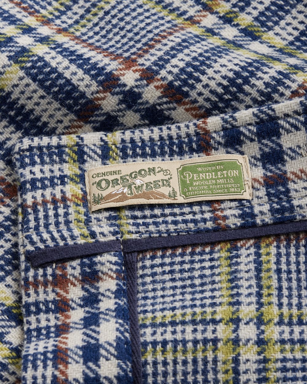 ALTERNATE VIEW OF WOMEN'S WEST END WOOL SHIRT JACKET IN NAVY GLEN PLAID image number 2