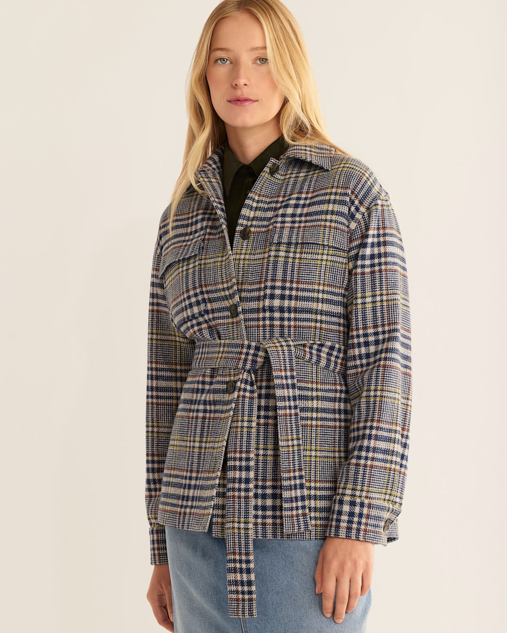 ALTERNATE VIEW OF WOMEN'S WEST END WOOL SHIRT JACKET IN NAVY GLEN PLAID image number 4
