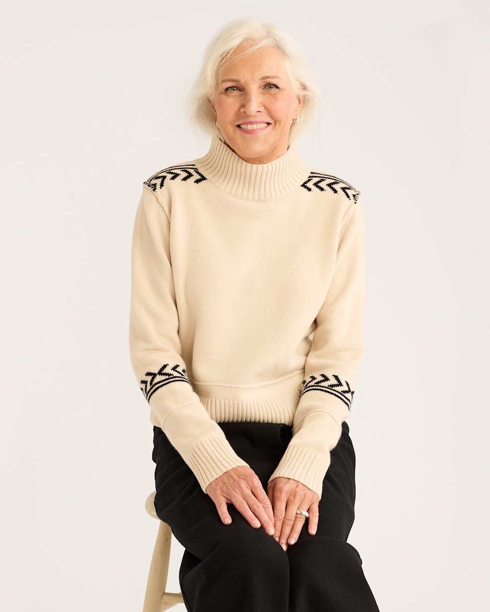 ALTERNATE VIEW OF WOMEN'S VINTAGE MOCKNECK MERINO PULLOVER IN OATMILK/BLACK image number 4