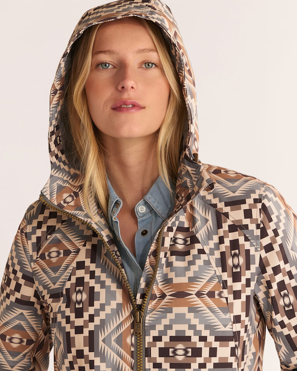 ALTERNATE VIEW OF WOMEN'S SEQUOIA INSULATED RIPSTOP ANORAK IN TAN ABIQUIU SKY image number 4