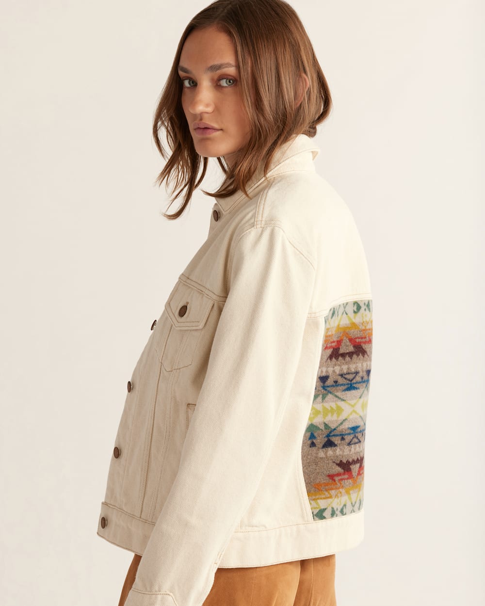 WOMEN'S DENIM TRUCKER JACKET IN NATURAL HIGHLAND PEAK image number 1