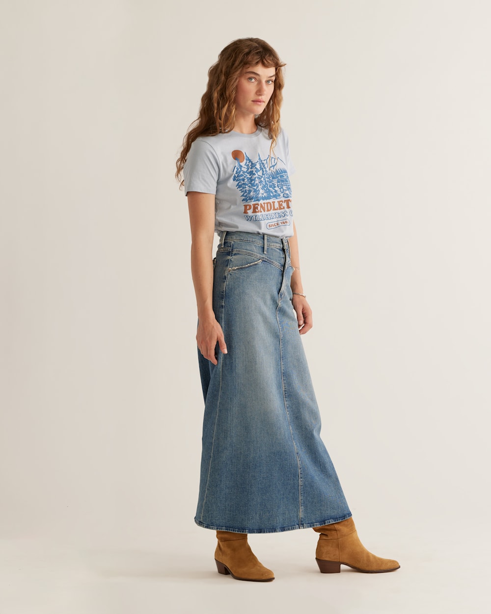 ALTERNATE VIEW OF WOMEN'S WILDERNESS CLUB GRAPHIC TEE IN BLUE FOG image number 2