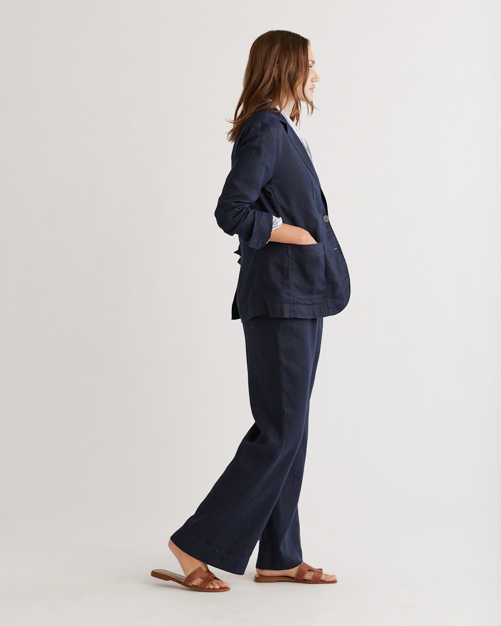 ALTERNATE VIEW OF WOMEN'S BIRCH BAY LINEN BLAZER IN NAVY image number 2