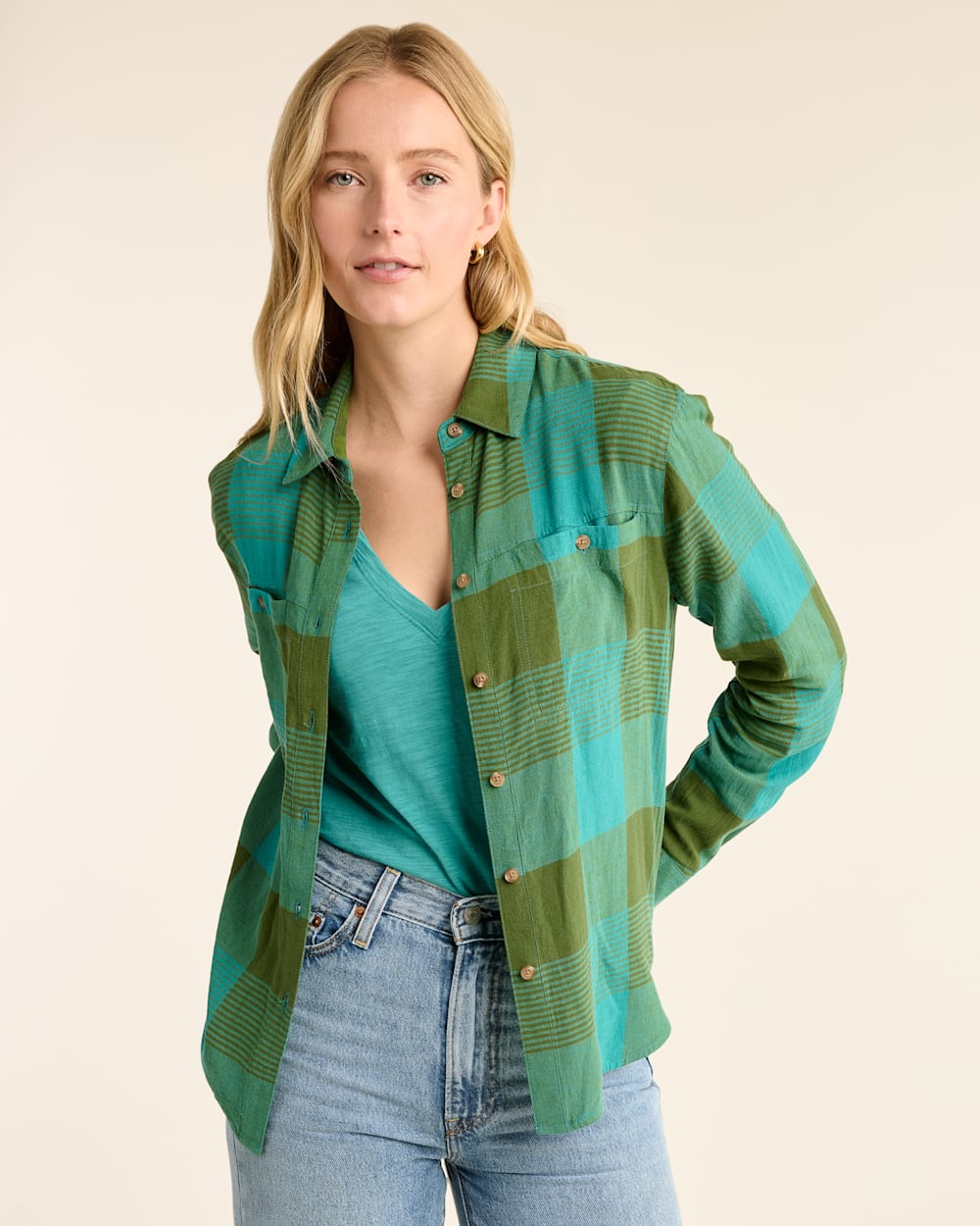 ALTERNATE VIEW OF WOMEN'S ADLEY LINEN-BLEND SHIRT IN TEAL/GREEN CHECK image number 4