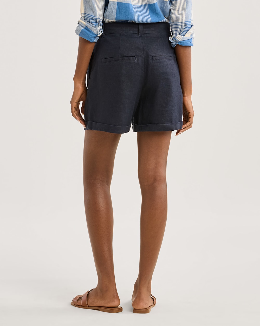ALTERNATE VIEW OF WOMEN'S BIRCH BAY LINEN SHORTS IN NAVY image number 3