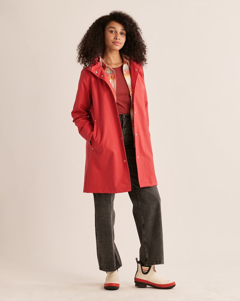 WOMEN'S SEATTLE WATERPROOF SLICKER IN SUNSET RED image number 1