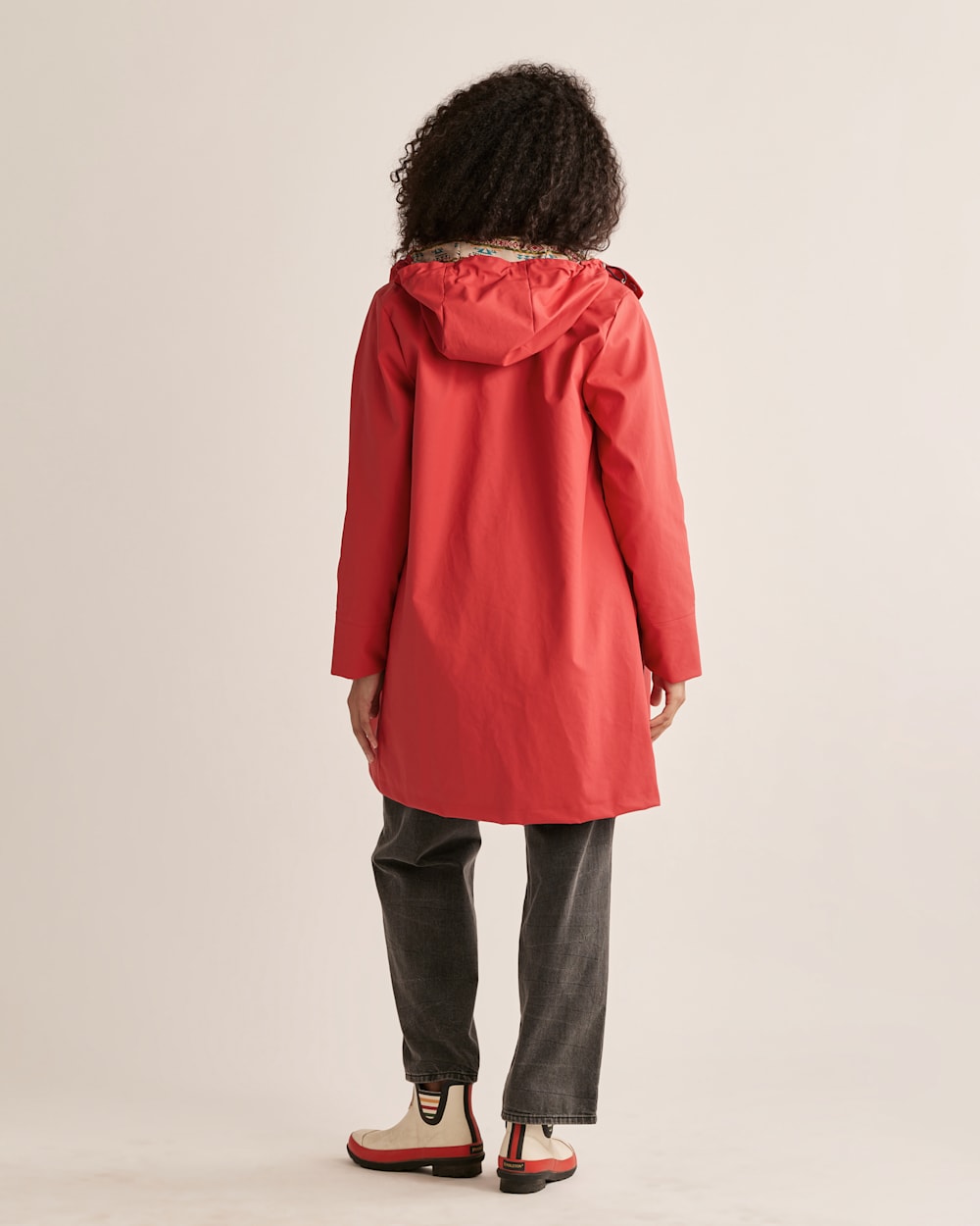 ALTERNATE VIEW OF WOMEN'S SEATTLE WATERPROOF SLICKER IN SUNSET RED image number 3