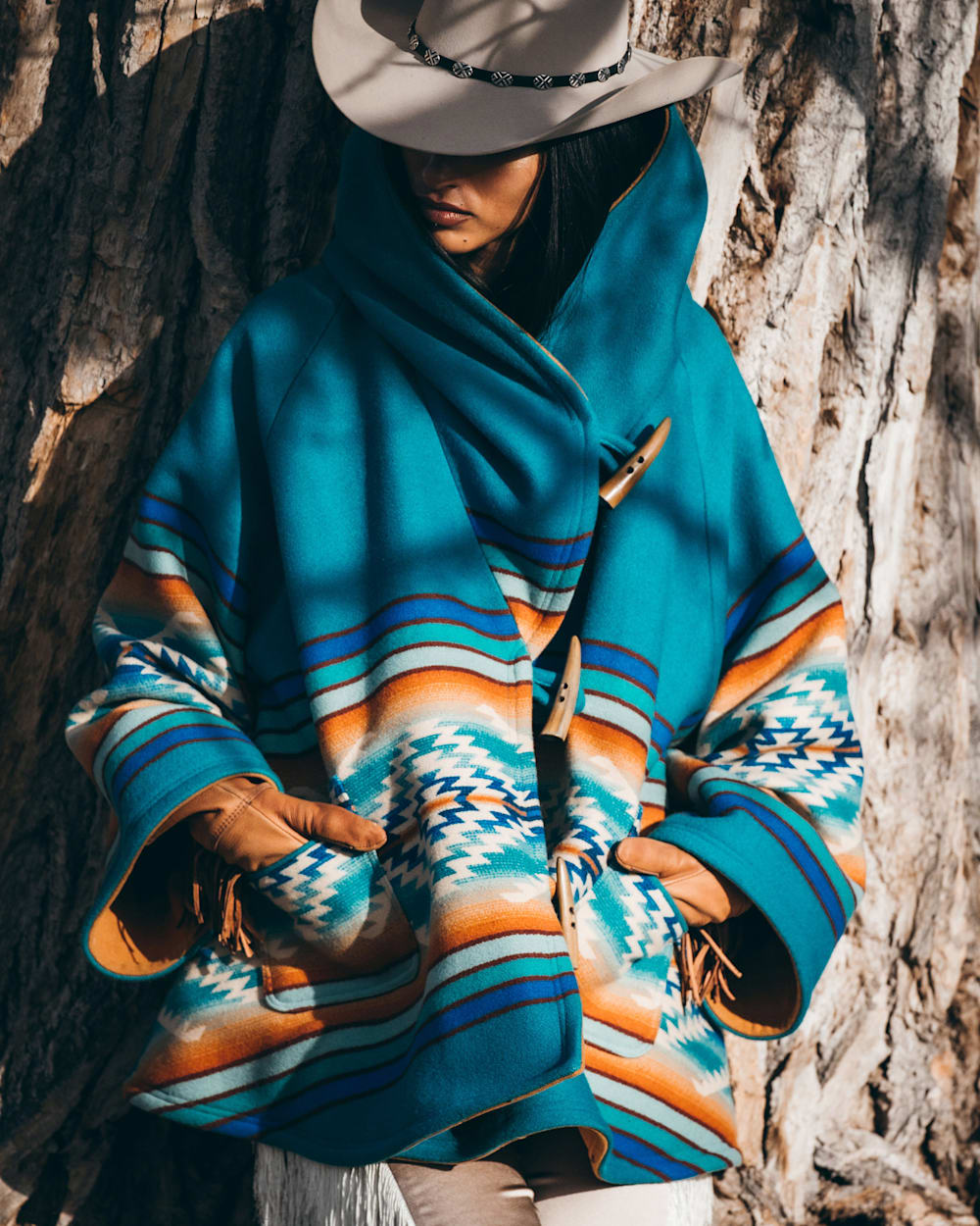 ALTERNATE VIEW OF LINDSEY THORNBURG X PENDLETON BLANKET CLOAK IN TURQUOISE PAGOSA SPRINGS image number 3