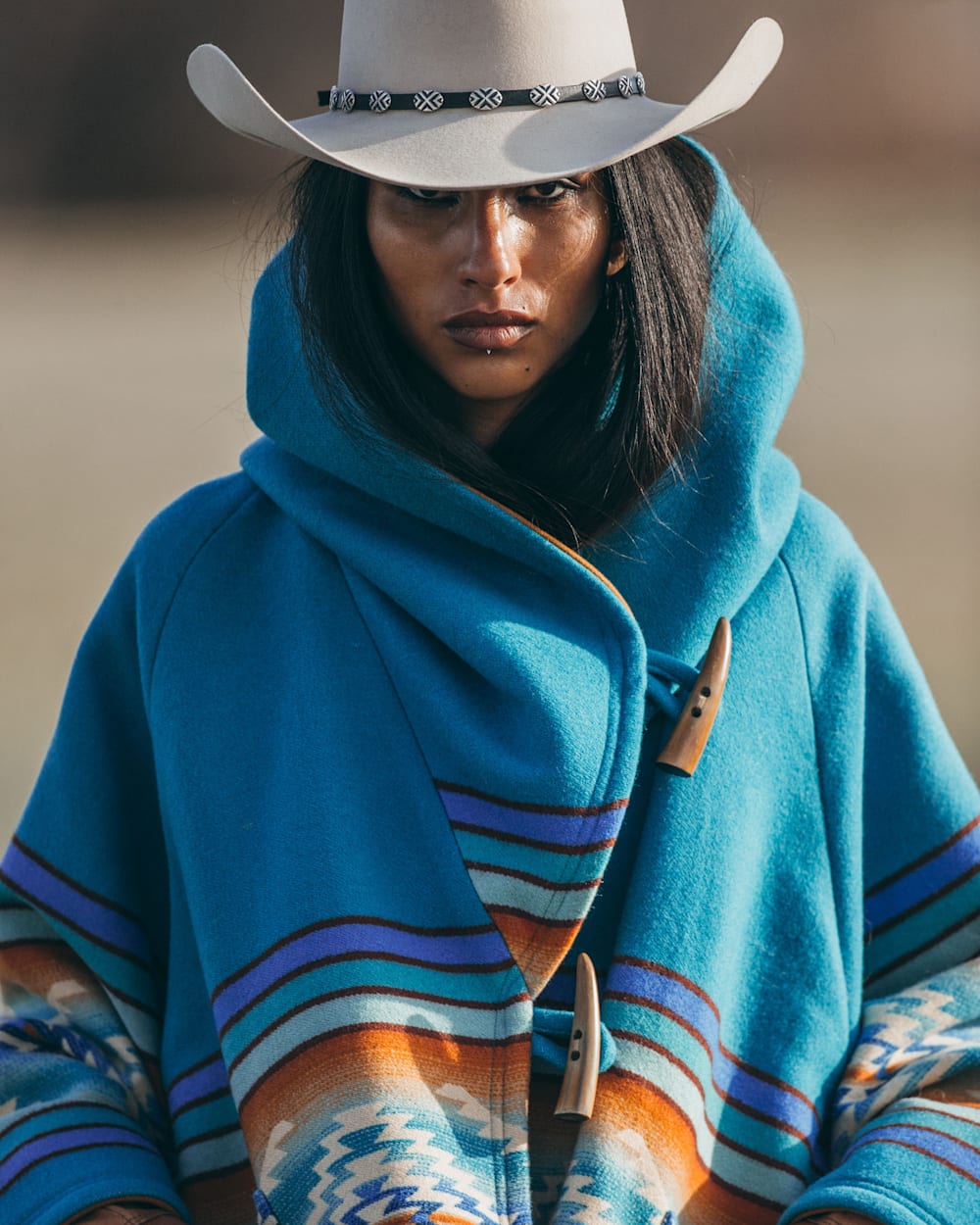 ALTERNATE VIEW OF LINDSEY THORNBURG X PENDLETON BLANKET CLOAK IN TURQUOISE PAGOSA SPRINGS image number 5