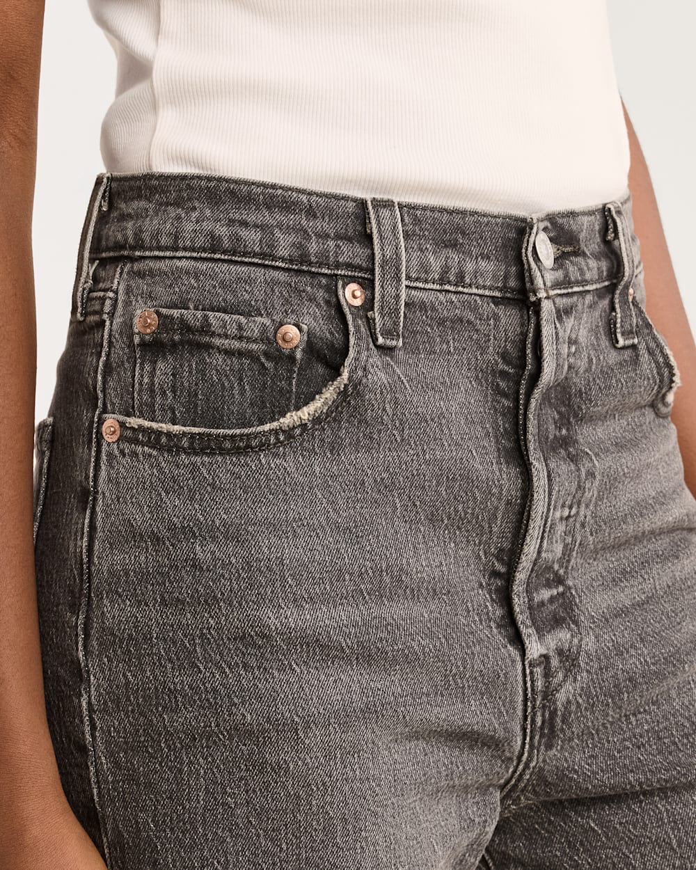 ALTERNATE VIEW OF WOMEN'S LEVI'S RIBCAGE STRAIGHT ANKLE JEANS IN WELL WORN image number 5