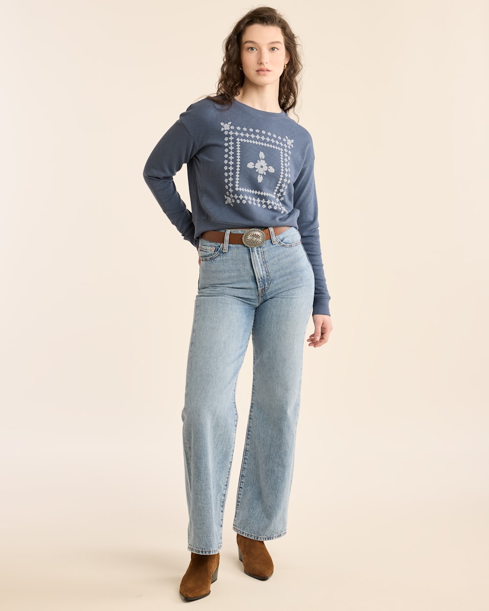 WOMEN'S SQUARE GRAPHIC FRENCH TERRY CREWNECK IN VINTAGE INDIGO image number 1