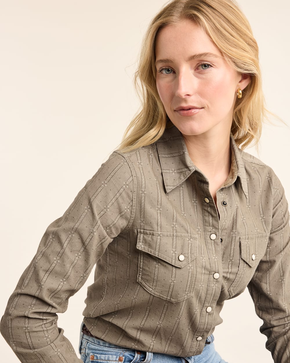 ALTERNATE VIEW OF WOMEN'S PRINTED CORDUROY GAMBLER SHIRT IN SAGE GREEN image number 4