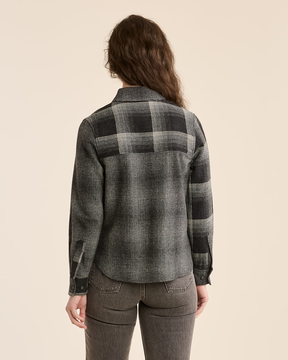 ALTERNATE VIEW OF WOMEN'S CENTENNIAL PLAID SHIRT IN OXFORD/GREY MIX OMBRE image number 3