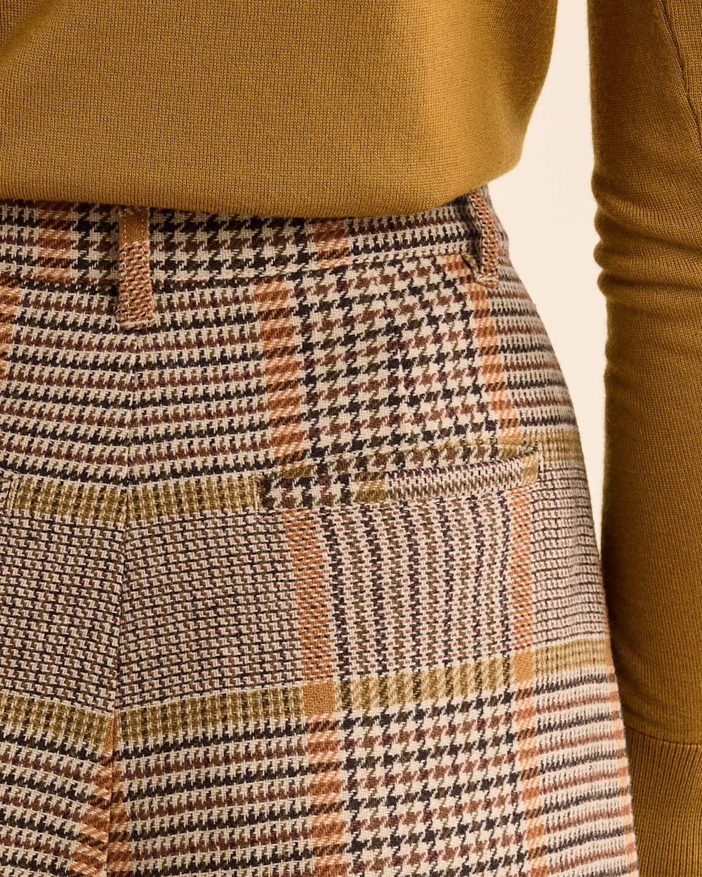 ALTERNATE VIEW OF WOMEN'S GLEN PLAID WOOL TROUSERS IN TAN/BROWN image number 4