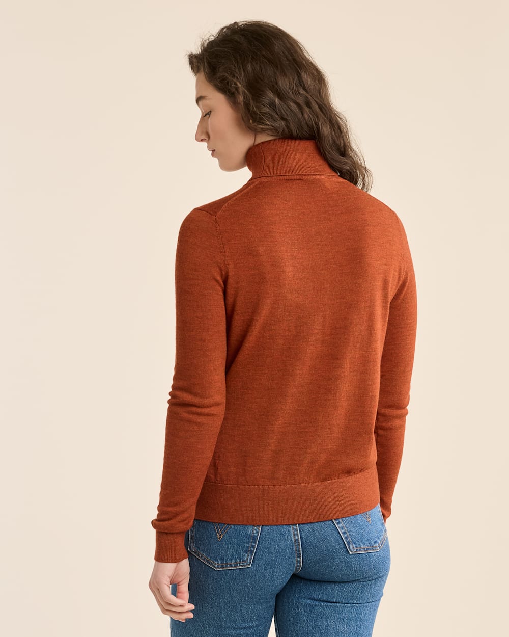 ALTERNATE VIEW OF WOMEN'S MERINO TURTLENECK IN ARABIAN SPICE HEATHER image number 3