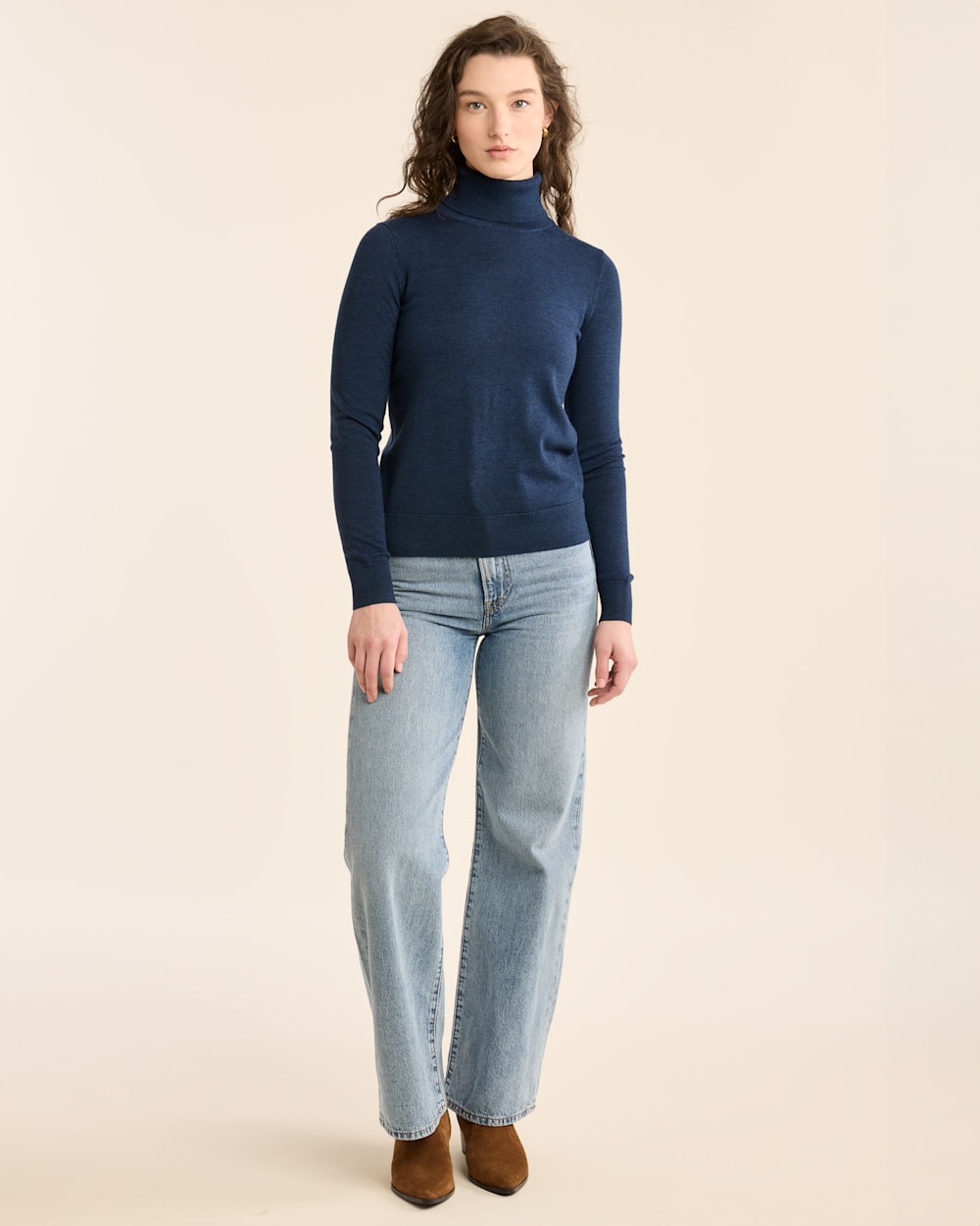 ALTERNATE VIEW OF WOMEN'S MERINO TURTLENECK IN NAVY HEATHER image number 4