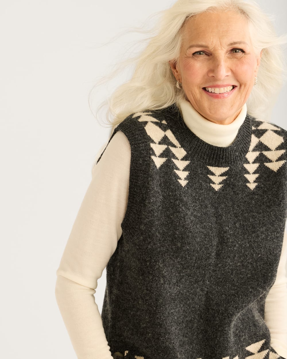 ALTERNATE VIEW OF WOMEN'S RELAXED FIT LAMBSWOOL VEST IN BLACK/IRISH CREAM image number 5