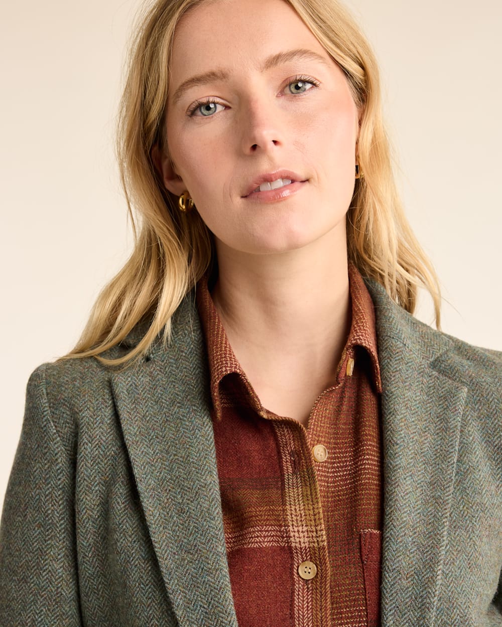 ALTERNATE VIEW OF WOMEN'S DAVIS HERRINGBONE WOOL BLAZER IN GREEN/SHALE MIX image number 4