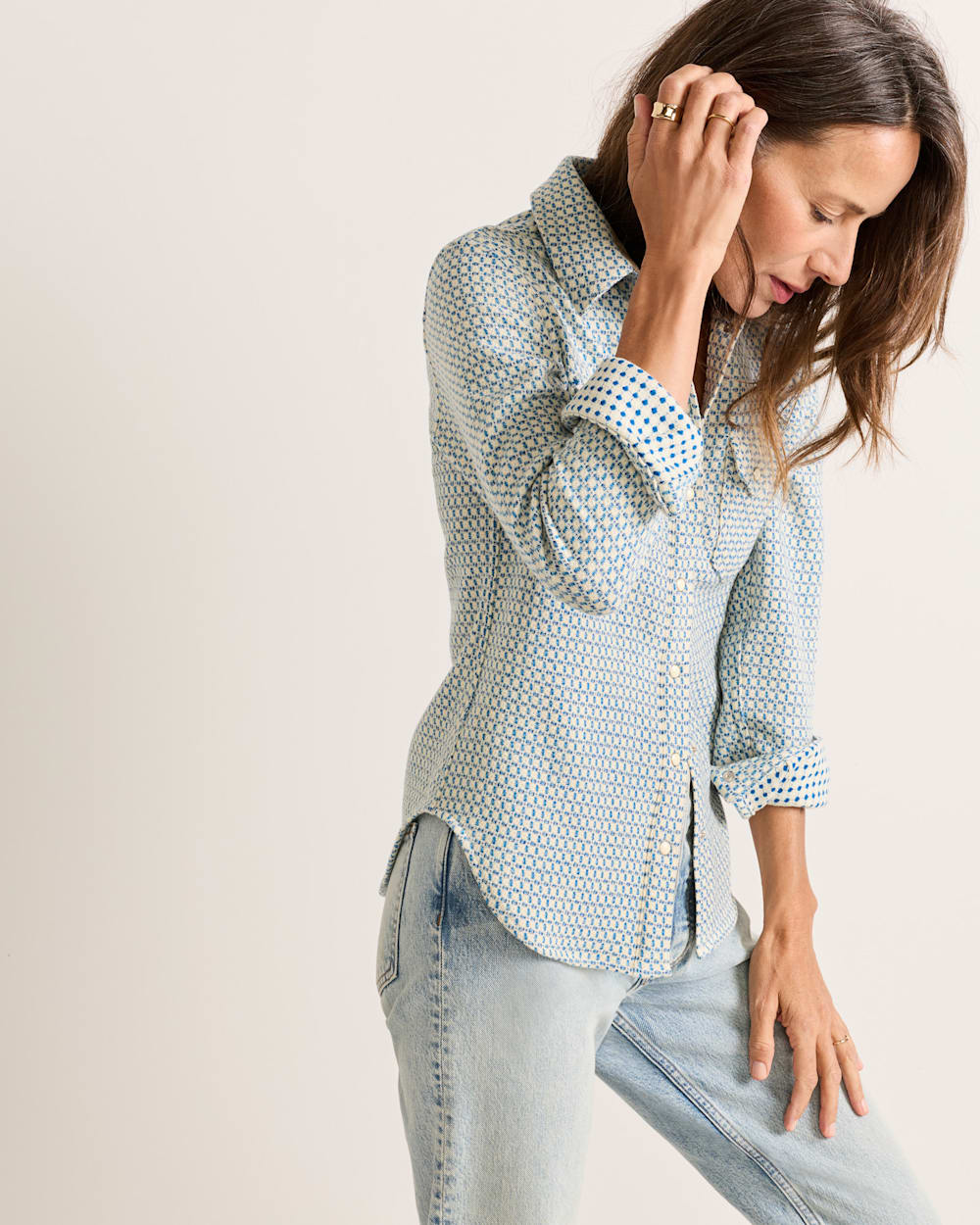 ALTERNATE VIEW OF WOMEN'S TEXTURED WOOL GAMBLER SHIRT IN BLUE TEXTURED CHECK image number 3