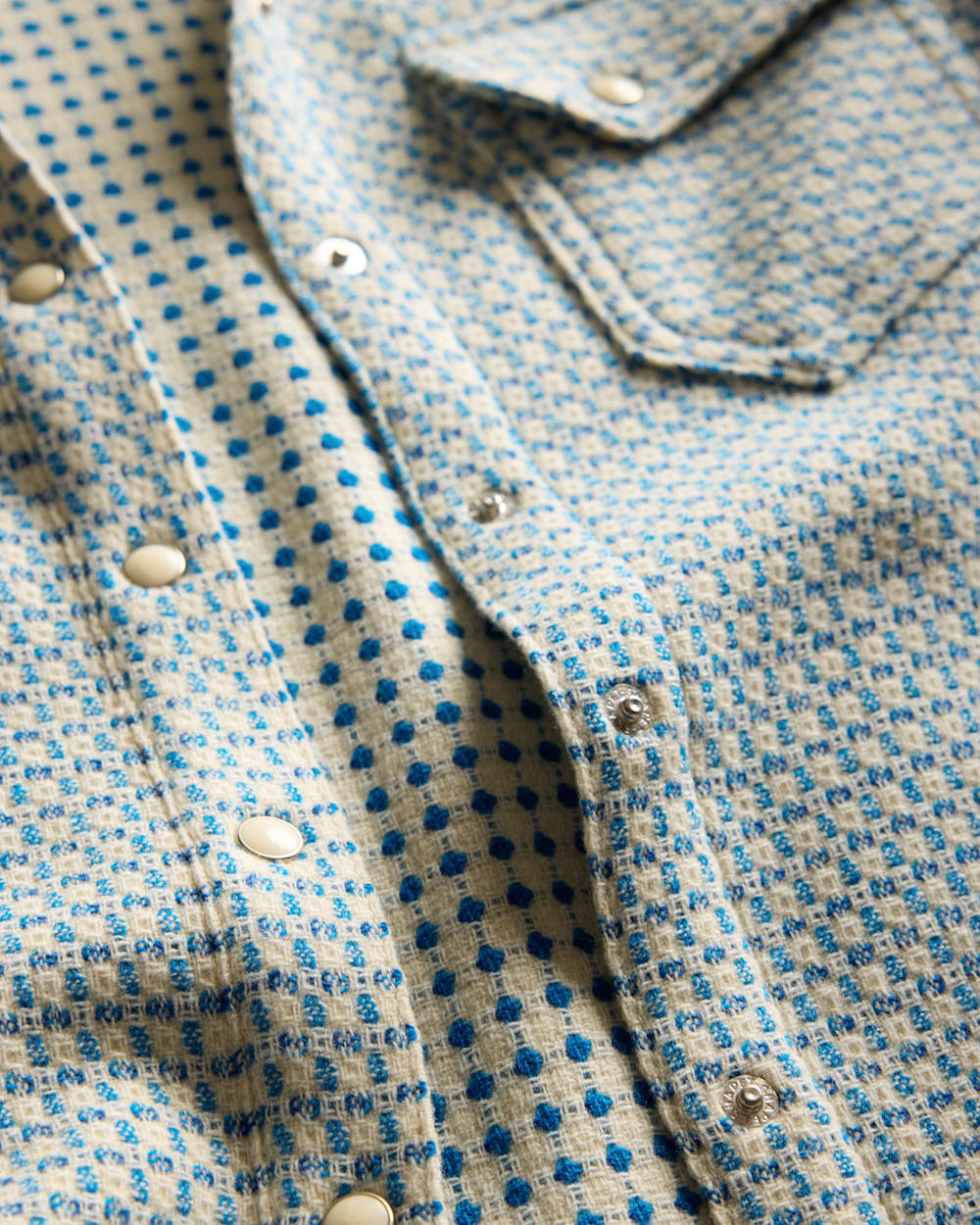 ALTERNATE VIEW OF WOMEN'S TEXTURED WOOL GAMBLER SHIRT IN BLUE TEXTURED CHECK image number 5
