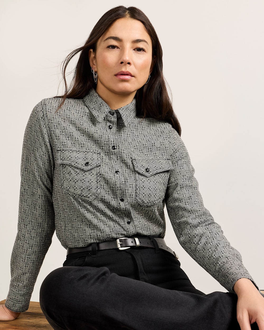 WOMEN'S TEXTURED WOOL GAMBLER SHIRT IN BLACK DIAMOND MIX image number 1