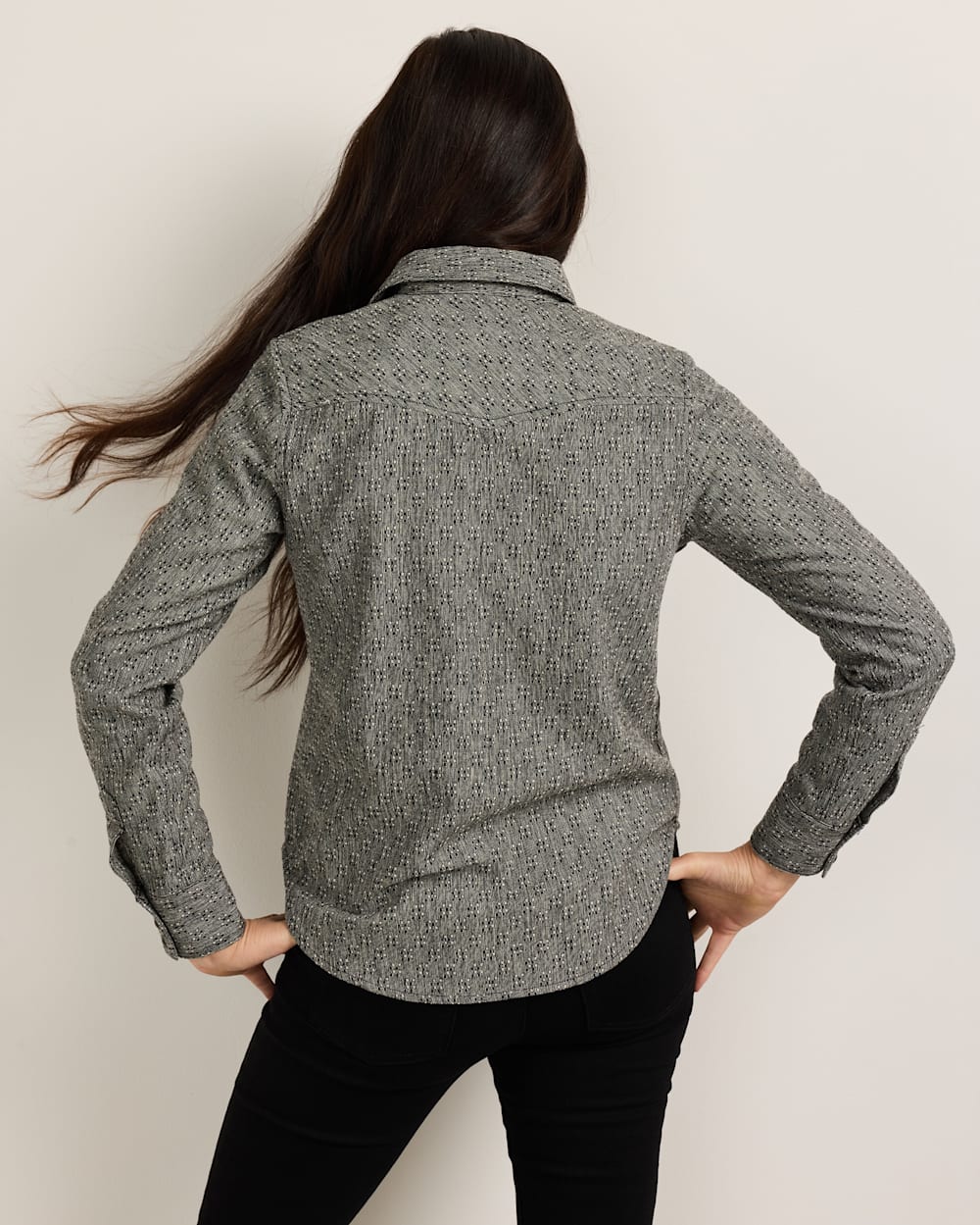 ALTERNATE VIEW OF WOMEN'S TEXTURED WOOL GAMBLER SHIRT IN BLACK DIAMOND MIX image number 3