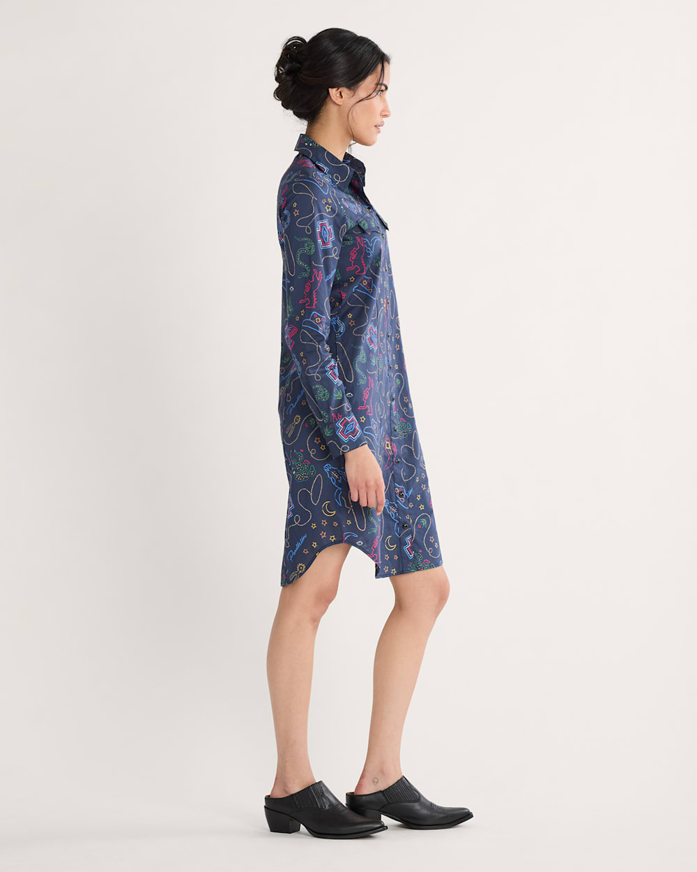 ALTERNATE VIEW OF WOMEN'S WESTERN PRINT GAMBLER SHIRT DRESS IN NAVY BRIGHTS image number 3