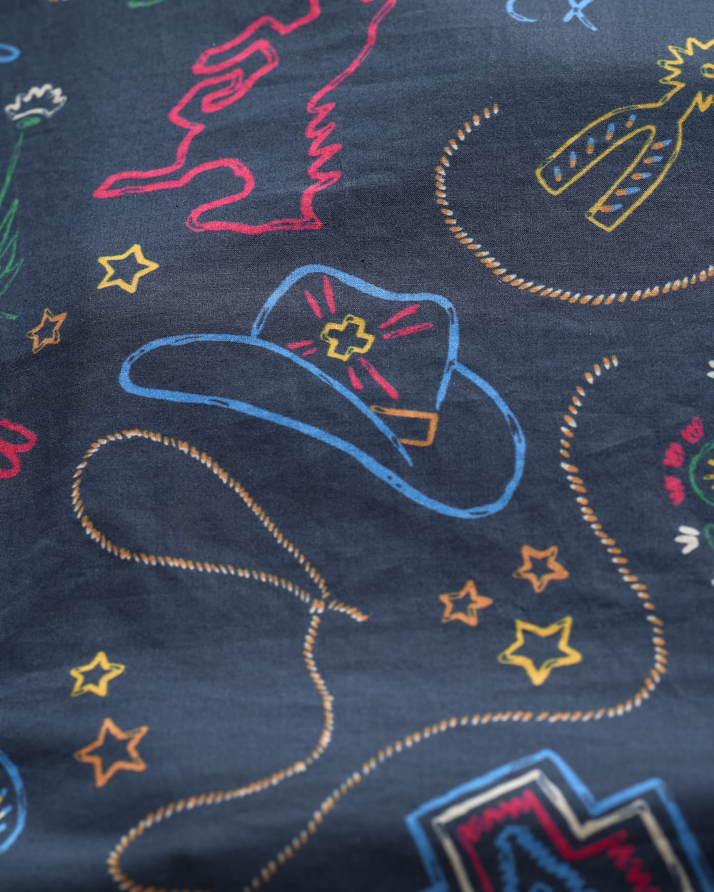 ALTERNATE VIEW OF WOMEN'S WESTERN PRINT GAMBLER SHIRT IN NAVY BRIGHTS image number 5