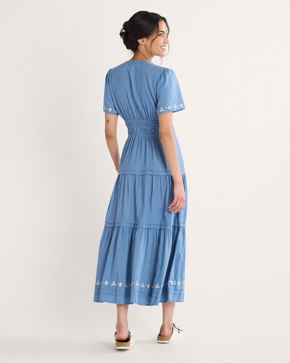 ALTERNATE VIEW OF WOMEN'S PENELOPE LINEN DRESS IN DUSTY BLUE image number 3