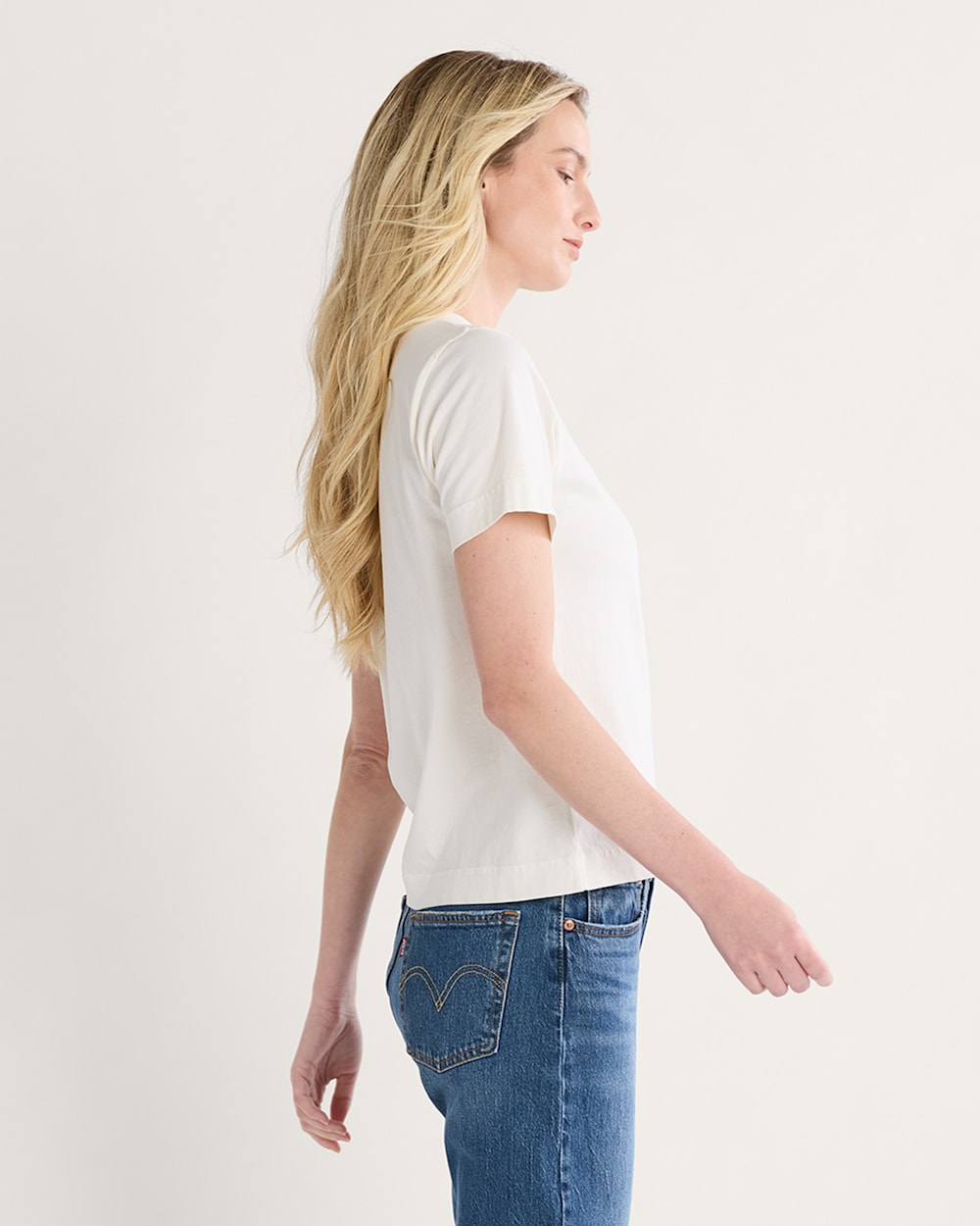 ALTERNATE VIEW OF WOMEN'S DESCHUTES TEE IN WHITE image number 3