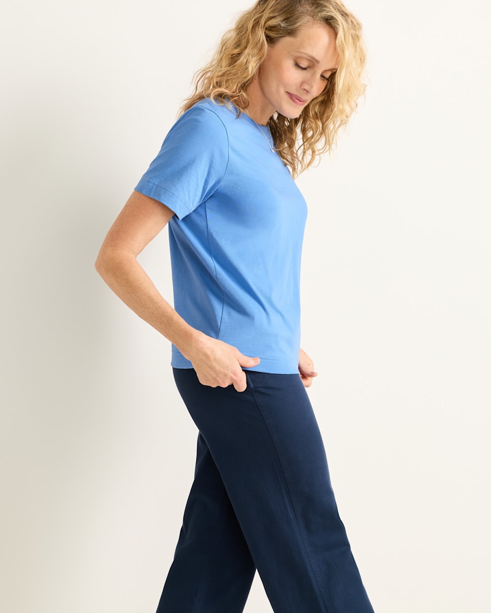 ALTERNATE VIEW OF WOMEN'S SHORT-SLEEVE DESCHUTES TEE IN LAPIS BLUE image number 3