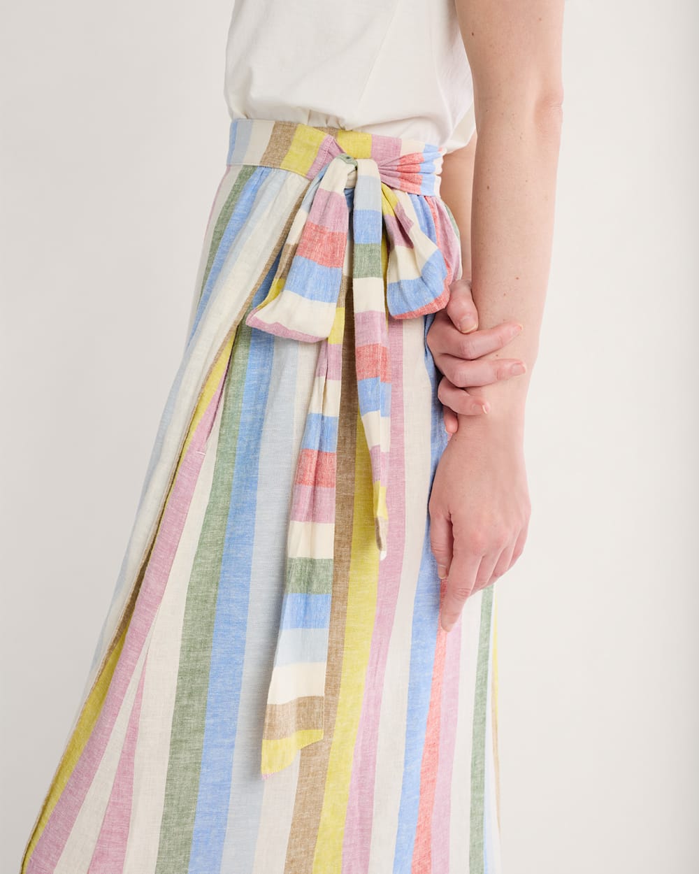 ALTERNATE VIEW OF WOMEN'S LINEN WRAP SKIRT IN MULTI STRIPE image number 5