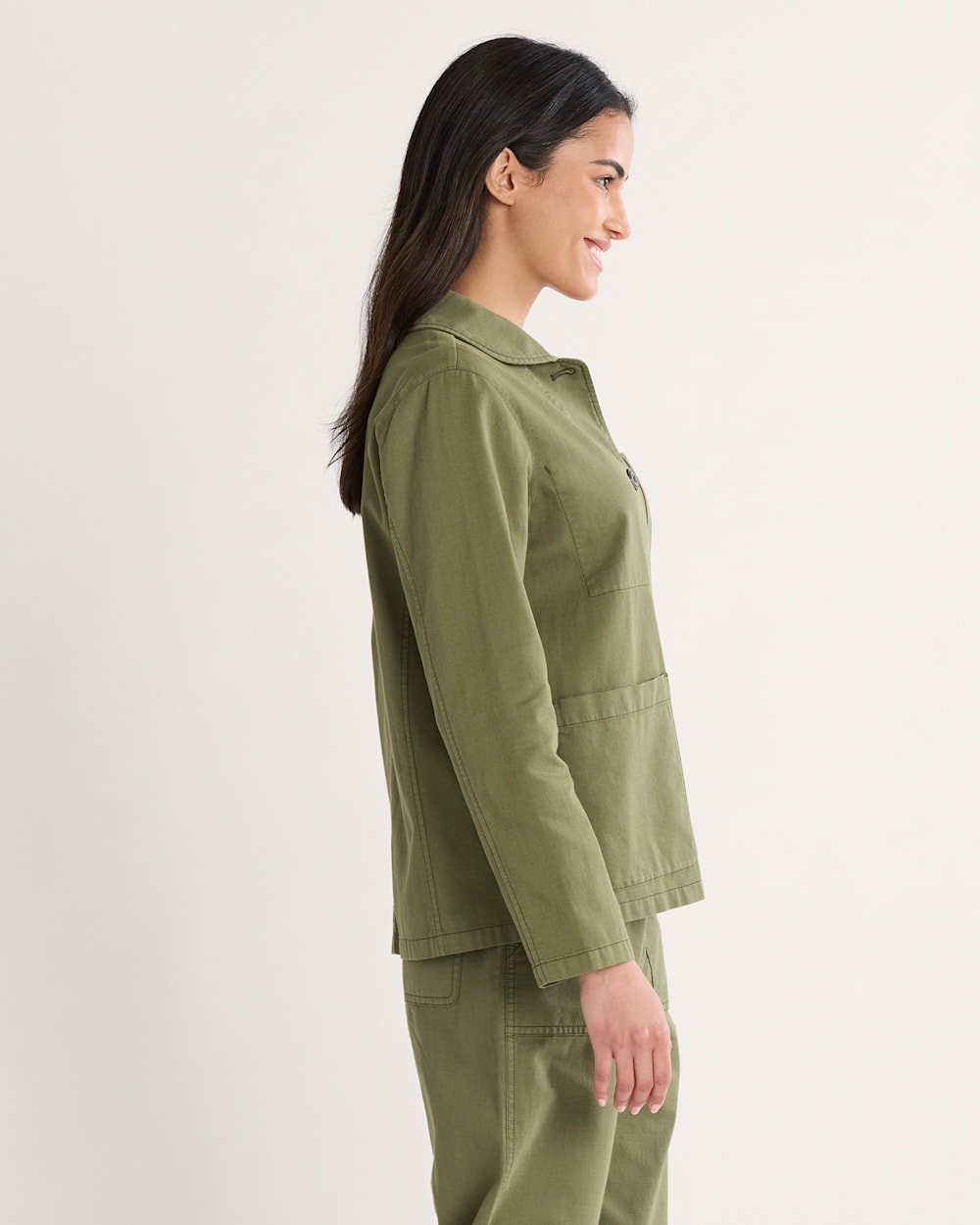 ALTERNATE VIEW OF WOMEN'S UTILITY COTTON/LINEN CHORE JACKET IN KHAKI GREEN image number 3