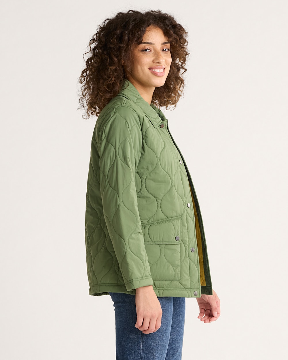 ALTERNATE VIEW OF WOMEN'S MARIGOLD CRINKLE QUILTED BARN COAT IN GREEN VINE image number 3