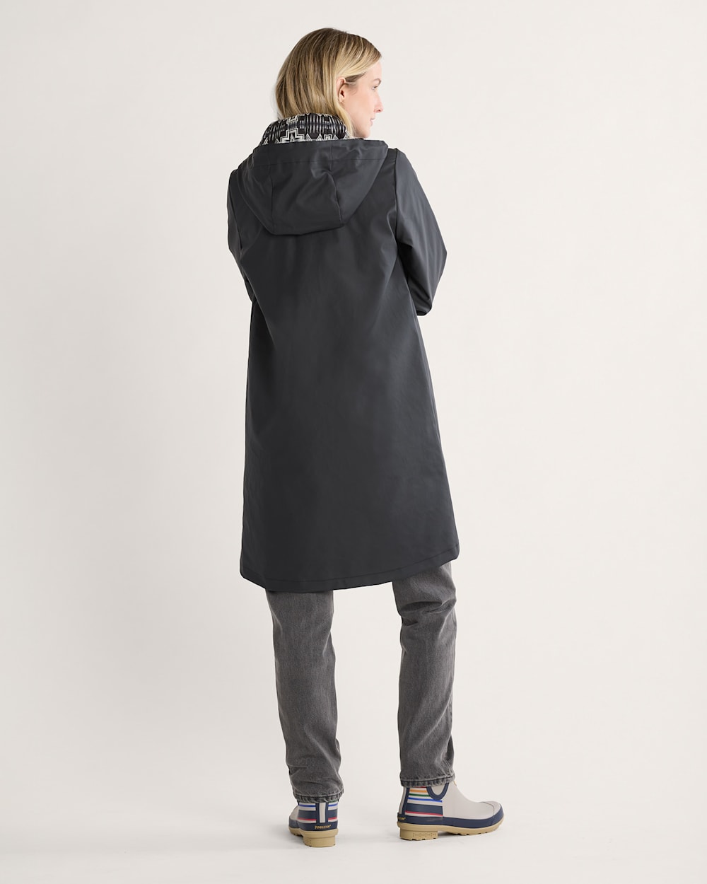 ALTERNATE VIEW OF WOMEN'S VICTORIA RAIN SLICKER IN BLACK image number 2