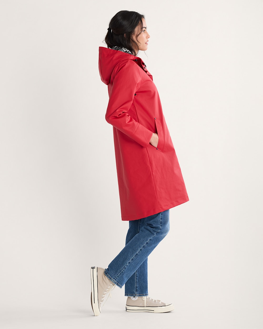 ALTERNATE VIEW OF WOMEN'S VICTORIA RAIN SLICKER IN RED image number 3