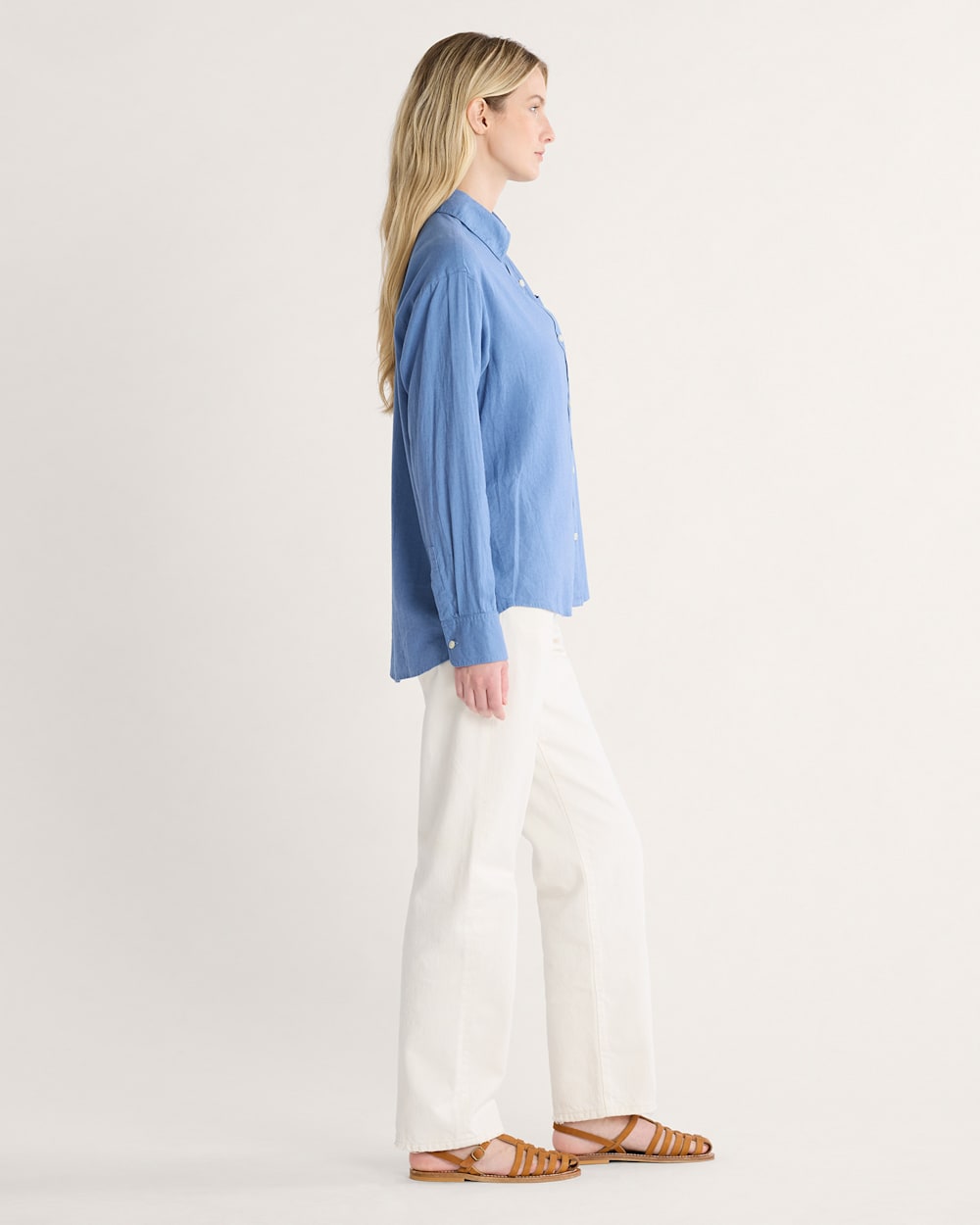 ALTERNATE VIEW OF WOMEN'S COASTAL LINEN SHIRT IN DUSTY BLUE image number 3
