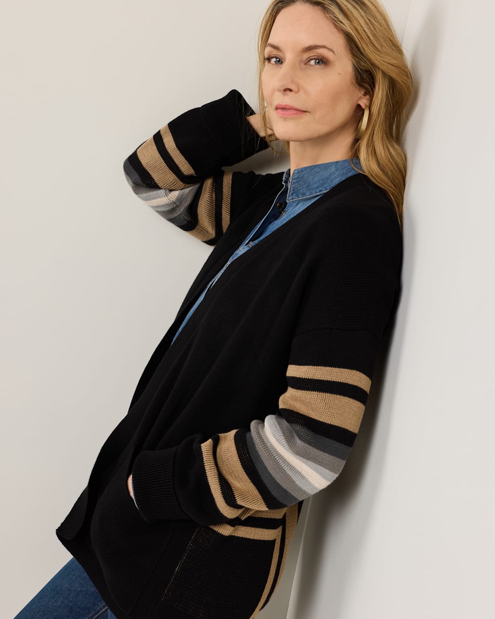 ALTERNATE VIEW OF WOMEN'S SIERRA SPRINGS COTTON CARDIGAN IN BLACK MIX image number 3