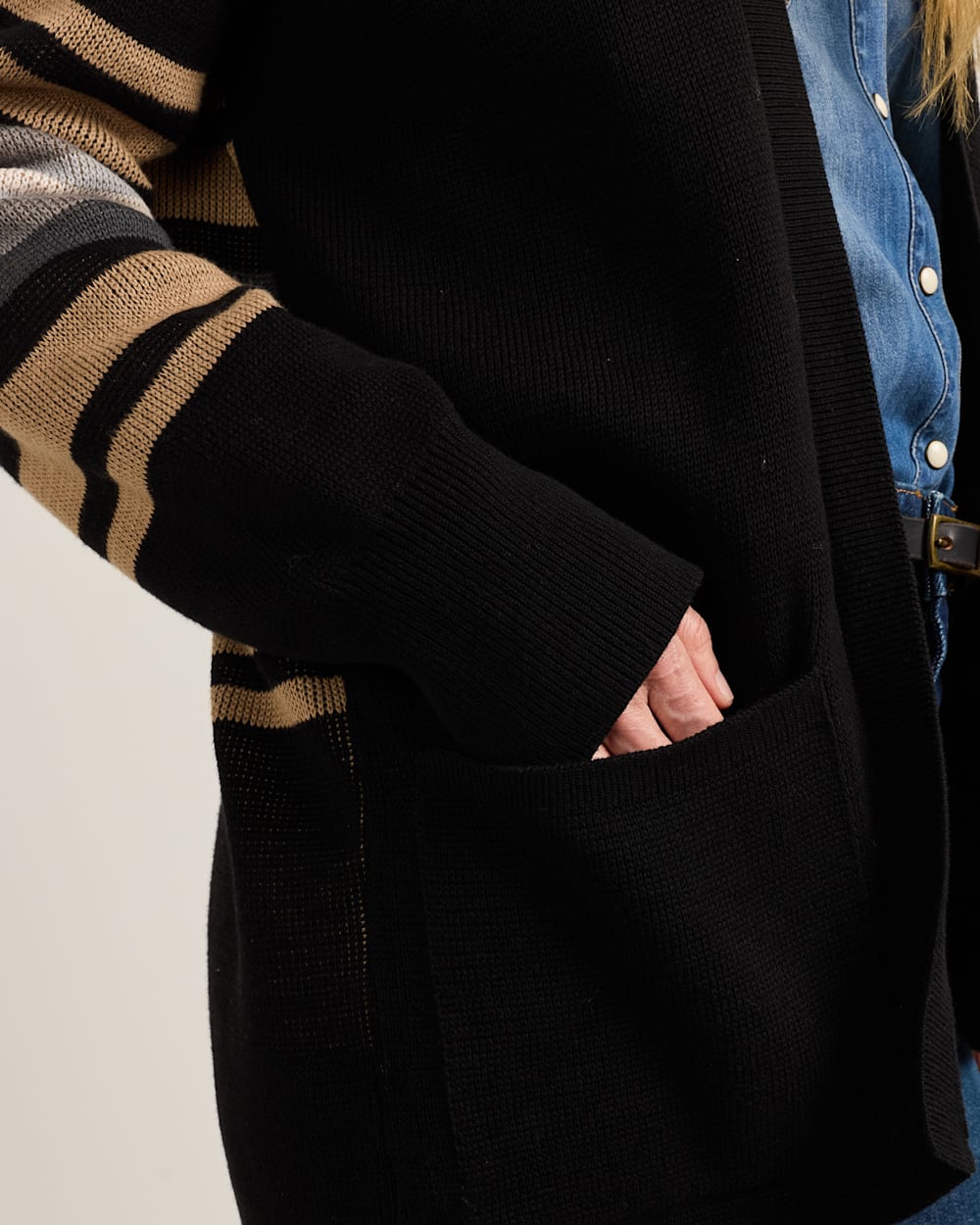 ALTERNATE VIEW OF WOMEN'S SIERRA SPRINGS COTTON CARDIGAN IN BLACK MIX image number 4