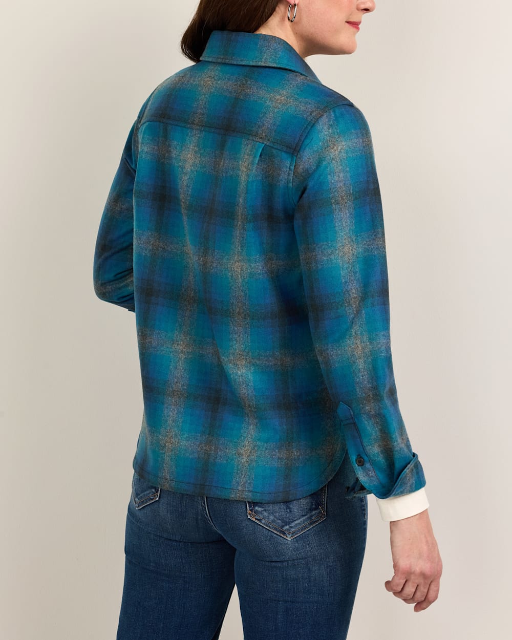 ALTERNATE VIEW OF WOMEN'S PLAID BOARD SHIRT IN TURQUOISE/BLUE OMBRE image number 4