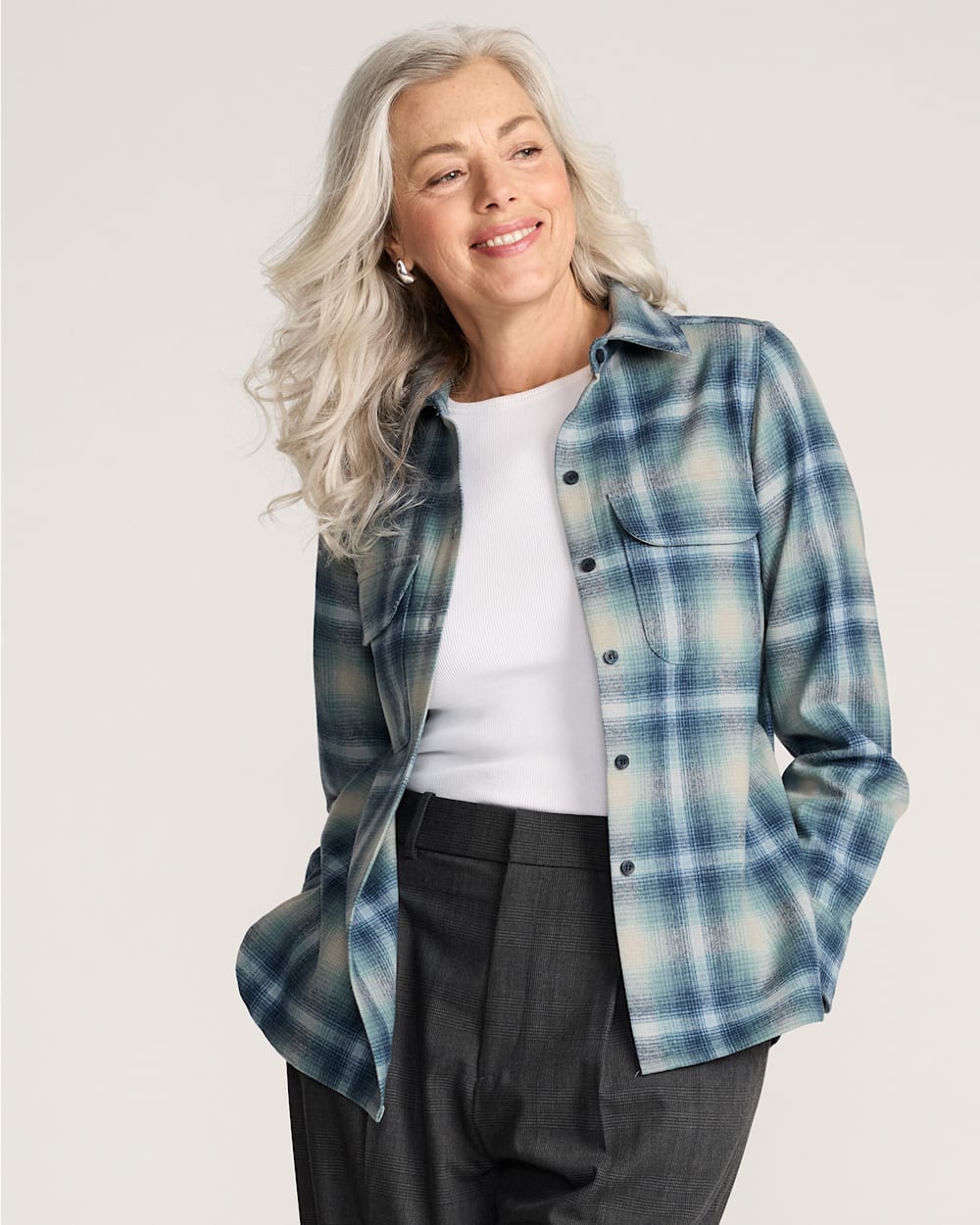 ALTERNATE VIEW OF WOMEN'S PLAID BOARD SHIRT IN BLUE/WHITE OMBRE image number 4