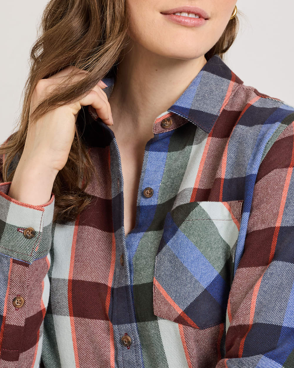 ALTERNATE VIEW OF WOMEN'S PLAID COTTON FLANNEL RELAXED SHIRT IN BLUE/RED MULTI PLAID image number 4